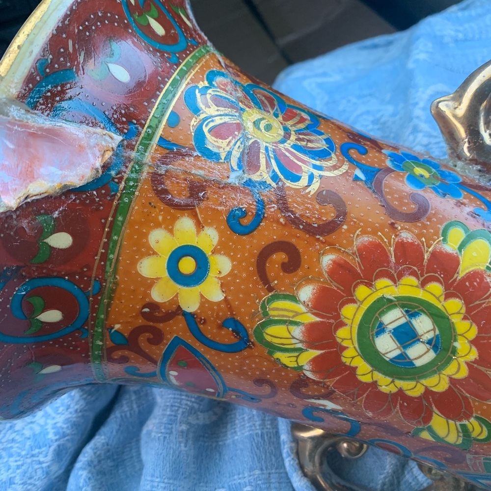 Beautiful antique vase.    Beautiful details.  Approx. 2x2x3